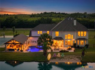 311 Ski Plex Dr, Seguin, TX 78155