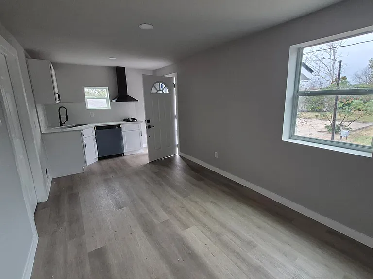 1519 McKee St #3 — Photo 6