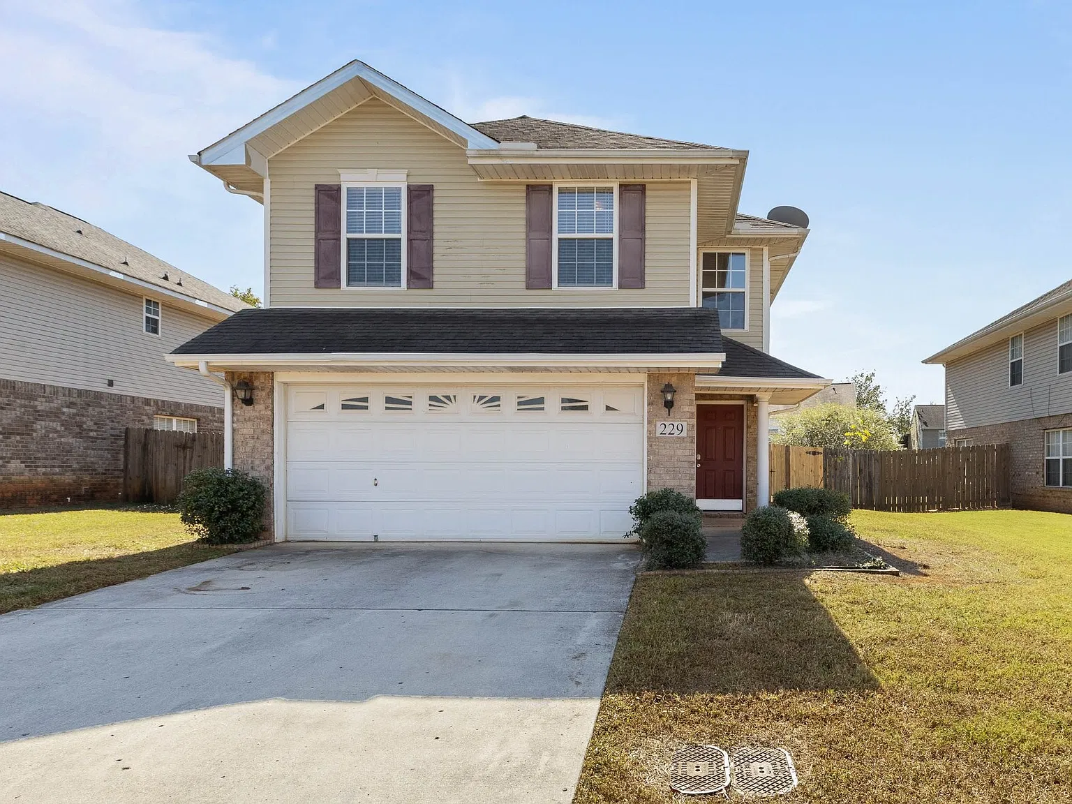 5 bed, 2.5 bath, 2227 sqft, $1,995 — Photo 2