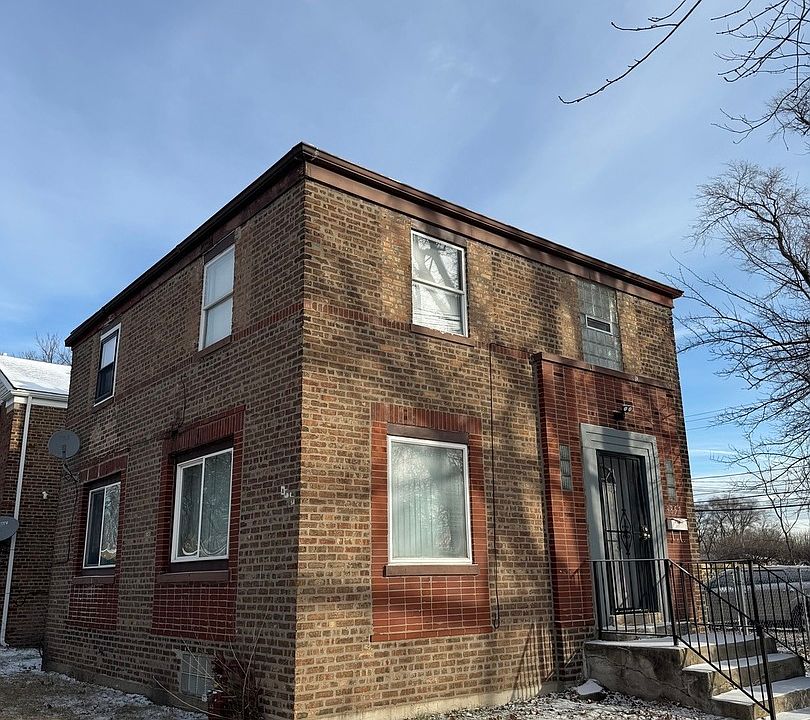 1st image of 9857 S Hoxie Ave