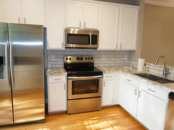 108 W Savannah Ridge Rd, Holly Springs, NC 27540