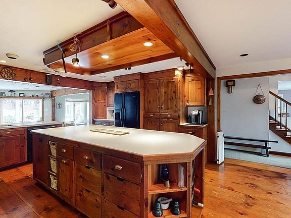 5th image of 2 Pinewood Ln