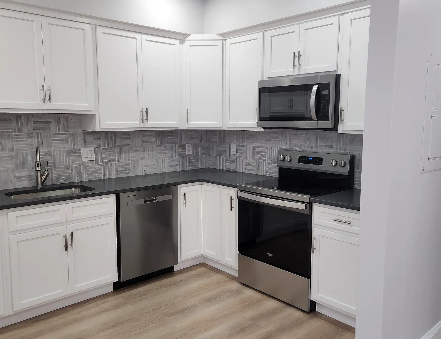 1 bed, 500 sqft, $2,200 — Photo 2