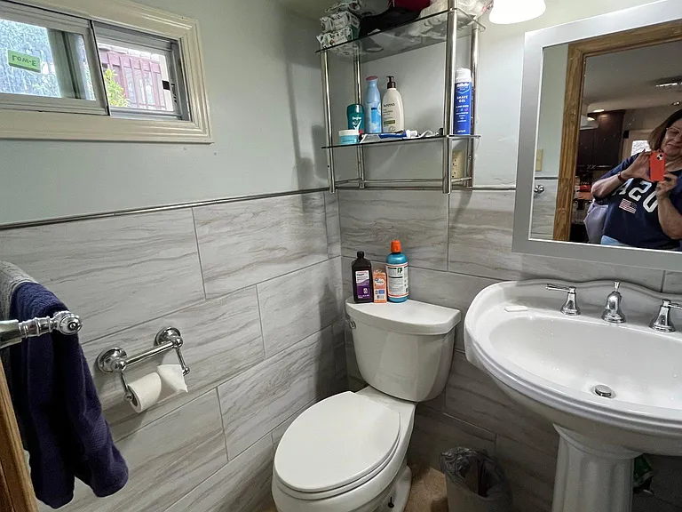 Attractive tiled bath