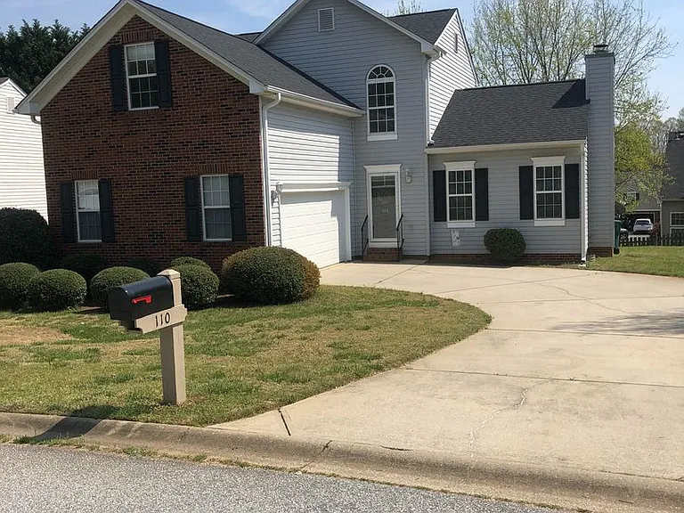 110 Shelby Ct — Photo 2