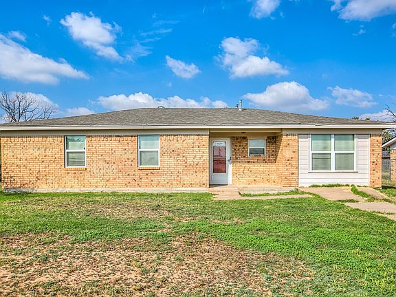 3rd image of 1008 Country Club Rd