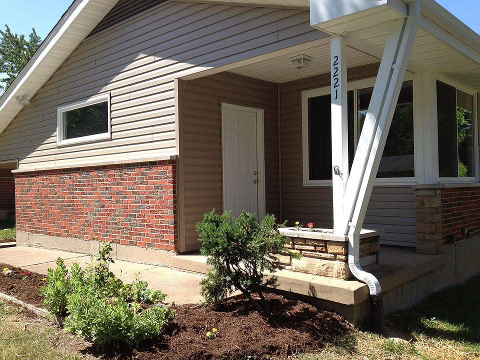 2nd image of 2221 Collett Dr