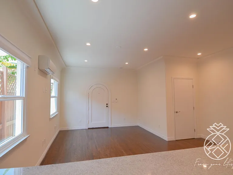 1848 S Redondo Blvd #1848 — Photo 5