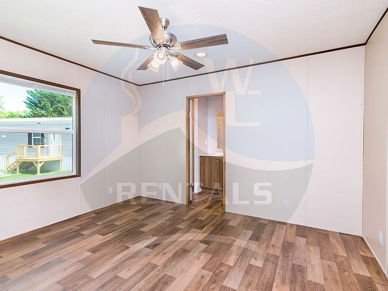 1043 Dillsboro Rd — Photo 7