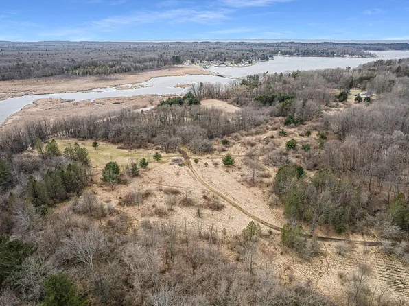 4832 W Monroe Rd, Pentwater, MI 49449