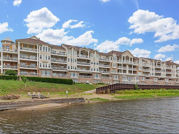 Eagle Point: River side