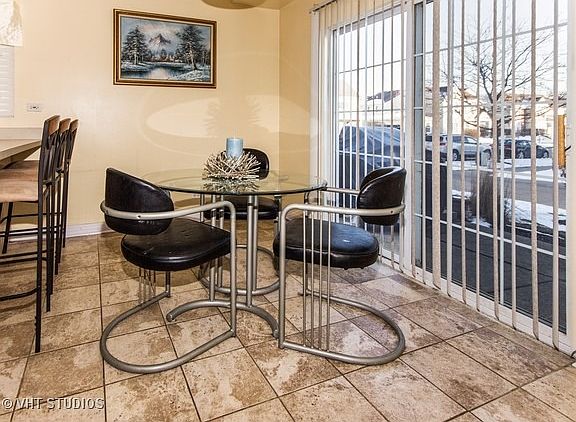 4th image of 513 E Victoria Cir