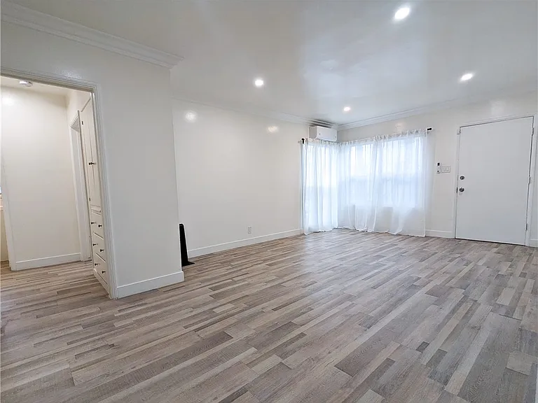 6101 S Hobart Blvd — Photo 5