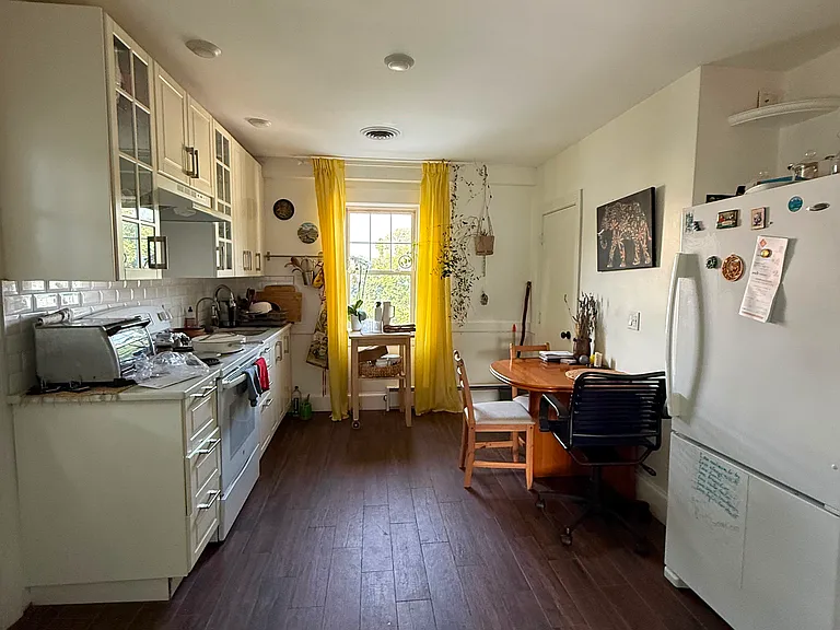 122 Hawthorn St #2 — Photo 4