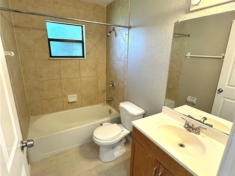129 SE 23rd Pl #2 — Photo 6