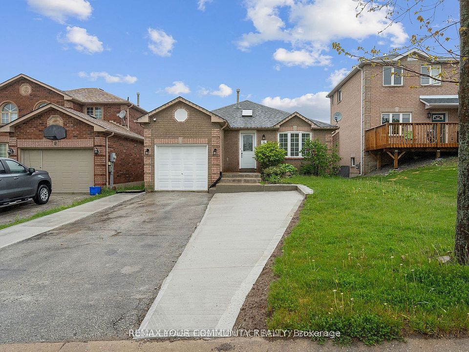 1st image of 16 Waddington Cres