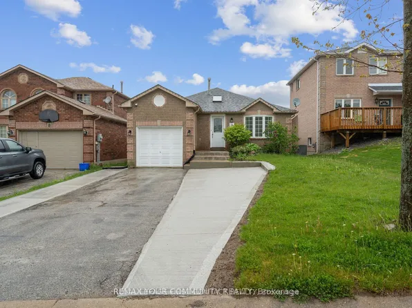 16 Waddington Cres, Barrie, ON L4N 8C8