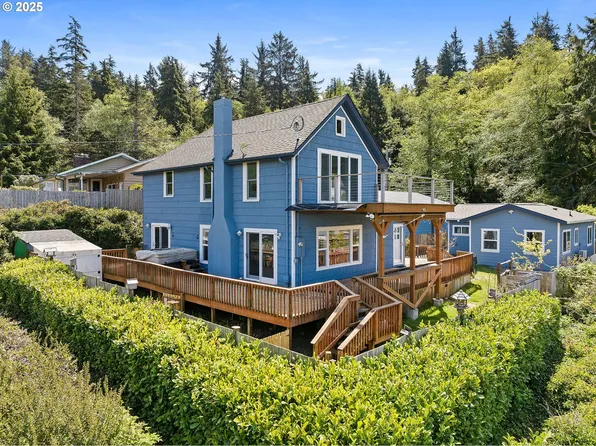 622 46th St, Astoria, OR 97103