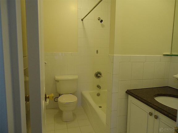 5th image of 2634 30th St APT 2D