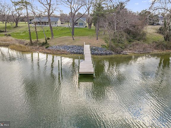 3rd image of 780 Greenvale Rd