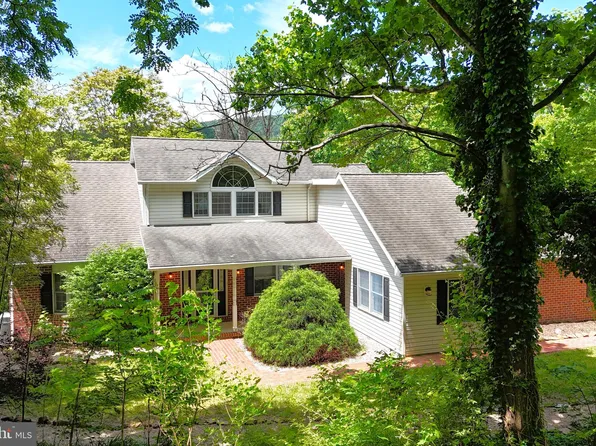 301 Country Club Trl, Fairfield, PA 17320