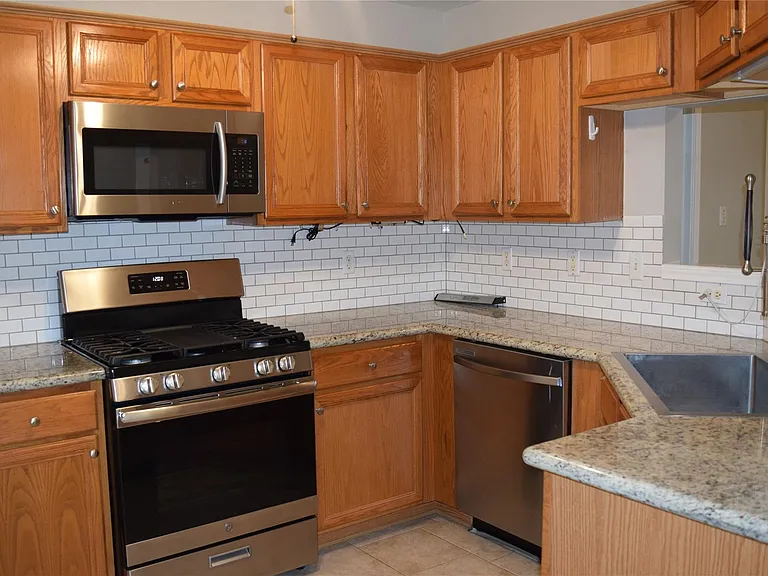 18130 Beaverdell Dr — Photo 7