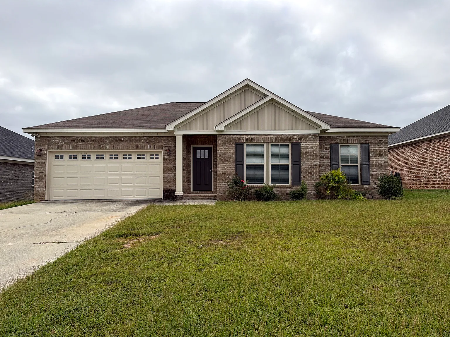 3 bed, 100 sqft, $1,695 — Photo 1