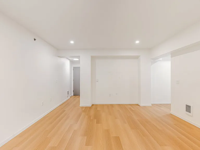 Kearney Court Apartments — Photo 16