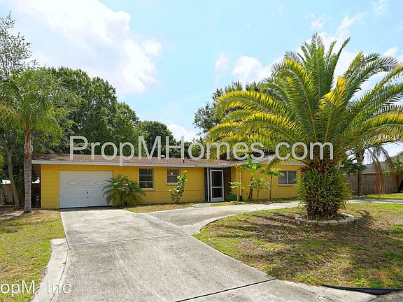 2nd image of 2905 Woodcrest Dr