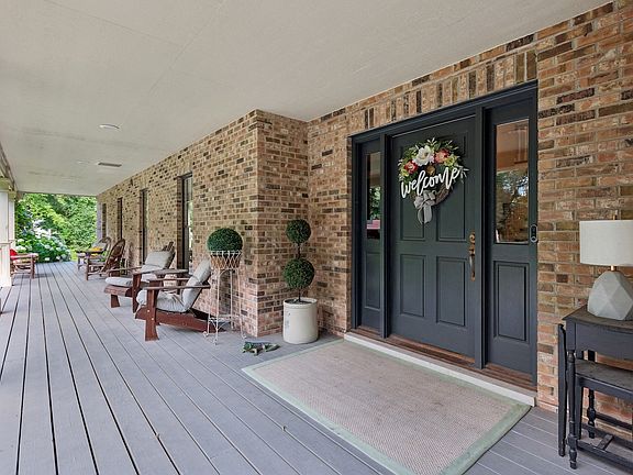 4th image of 32W721 Honey Hill Cir