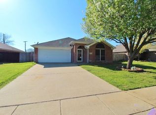1148 Darren Dr, Burleson, TX 76028
