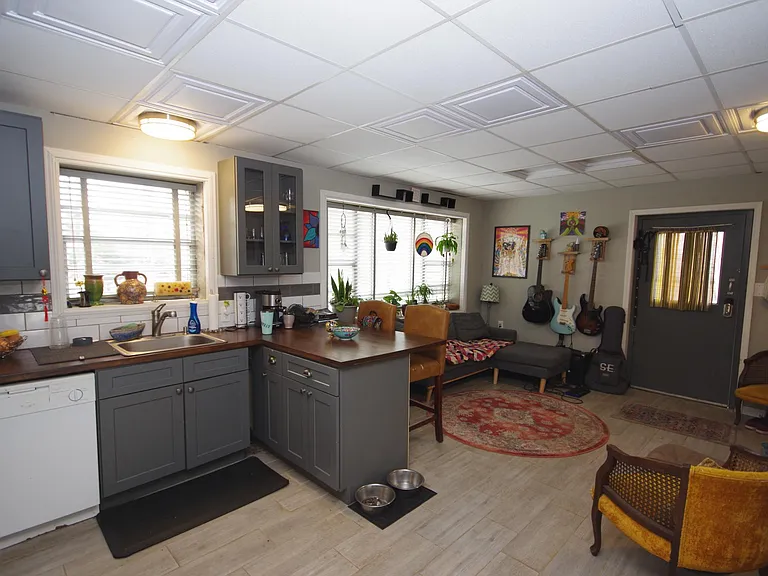 1272 Woodland Ave NE #3 — Photo 5