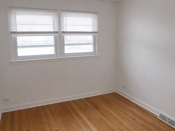 3rd image of 688 E 154th St