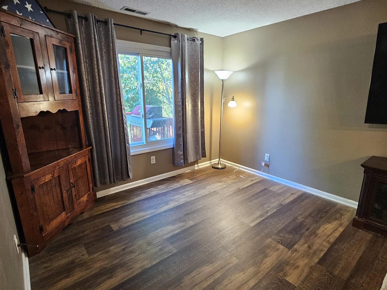 3 bed, 2.5 bath, 1587 sqft, $2,100 — Photo 4