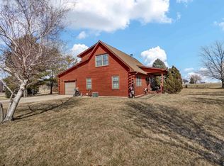 101 Eisenhower St, Hopedale, IL 61747