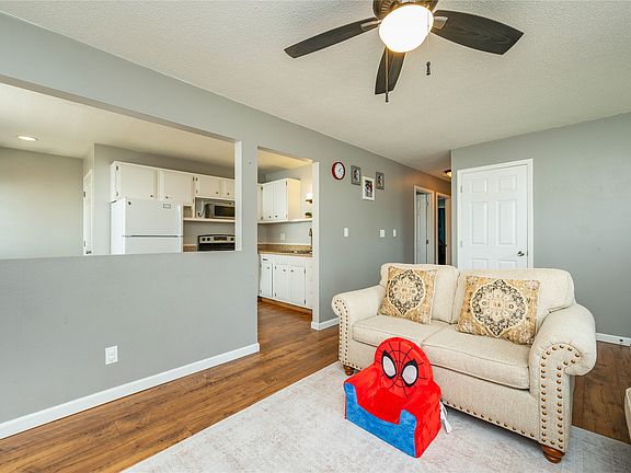4th image of 324 Rockwell Ave