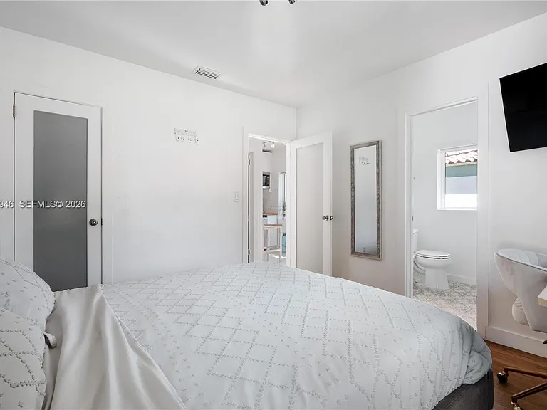 528 NE 72nd St — Photo 30