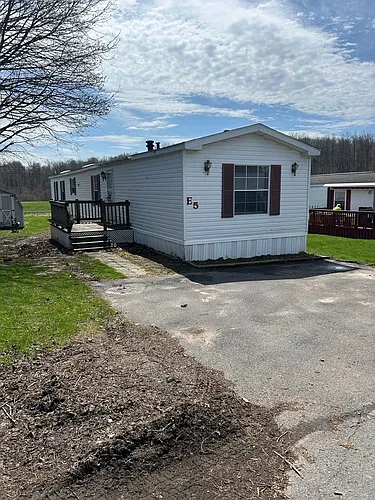 320 Thompson Rd Photo 1