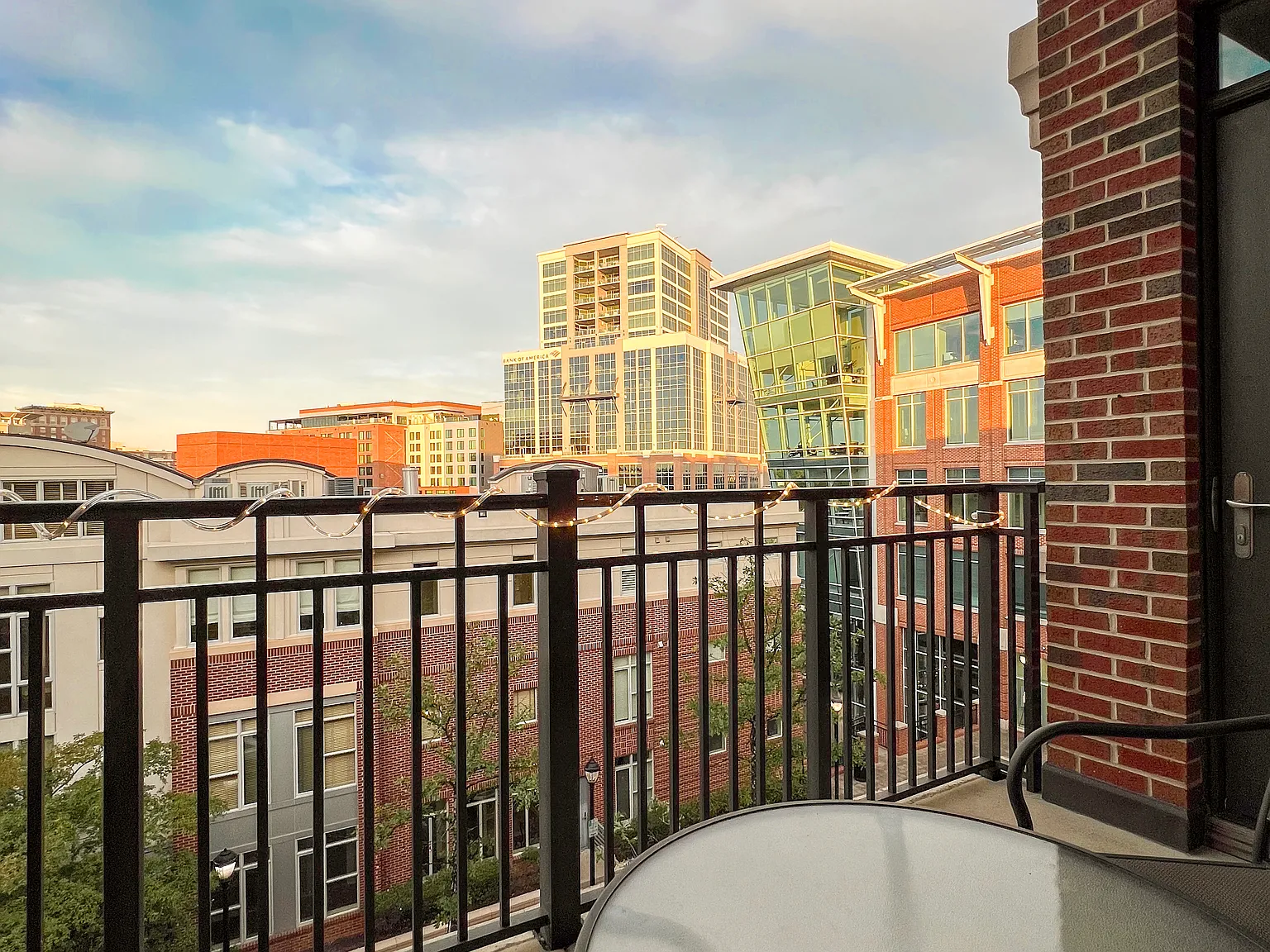 1 bed, 776 sqft, $2,400 — Photo 3