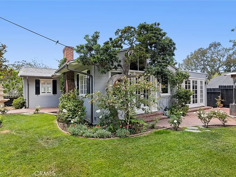 640 E Pearl St — Photo 2