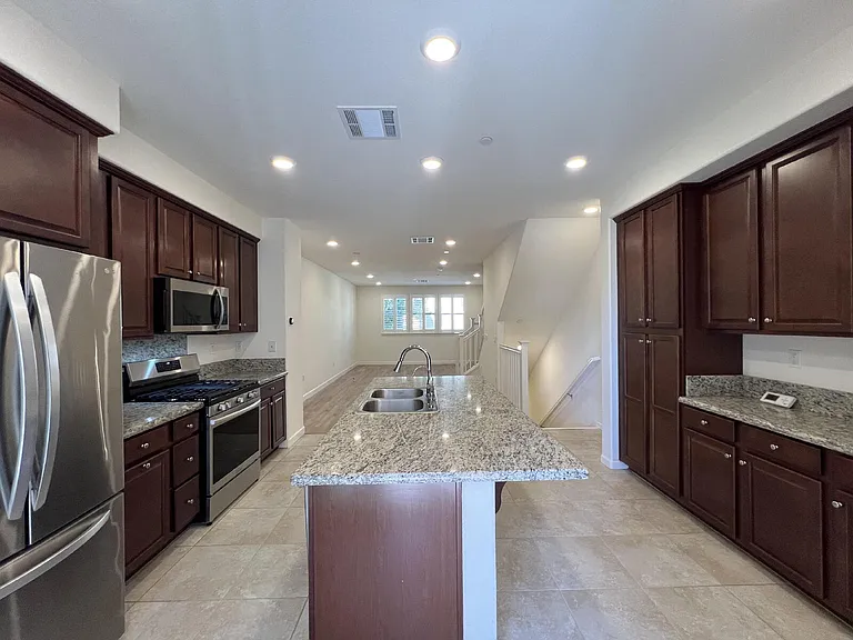 2762 Ferrara Cir — Photo 11