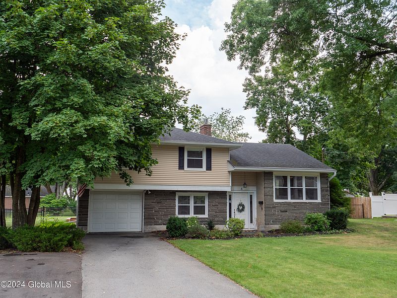 2nd image of 5 Lillian Drive