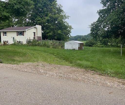 3rd image of 8777 Bentley Hwy