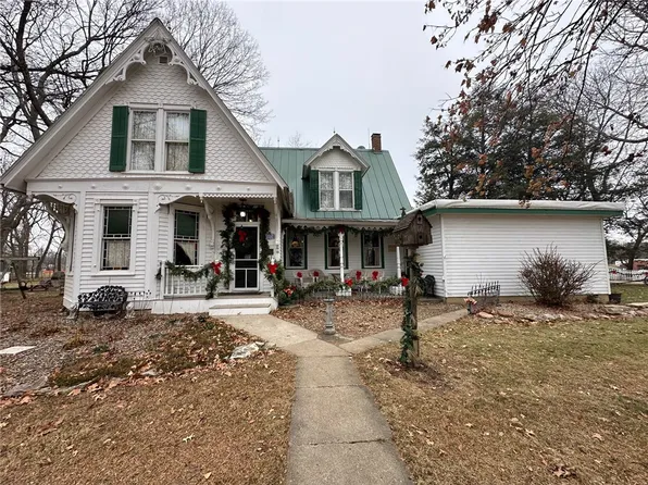 1145 W Summit St, Winterset, IA 50273