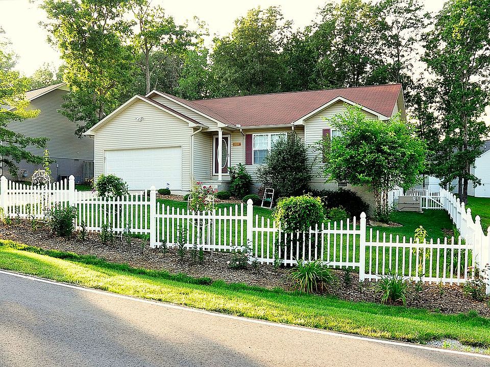1st image of 223 Carriage Dr