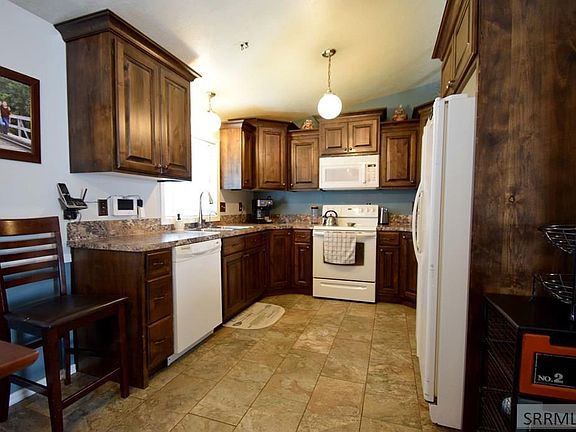 4th image of 2120 Calico Dr