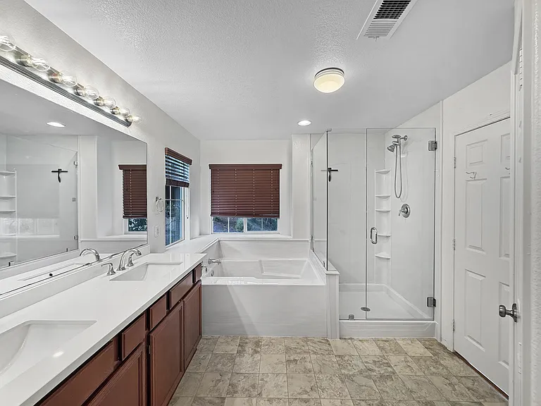 748 Kirkwall Dr — Photo 10