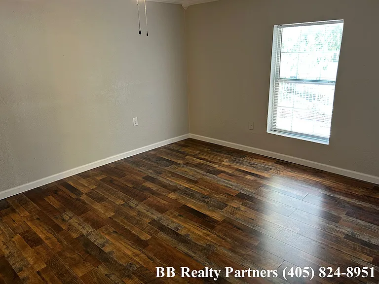 10 S Yorktown Ave — Photo 25