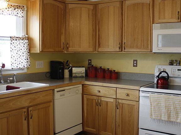 5th image of 149 E Main St