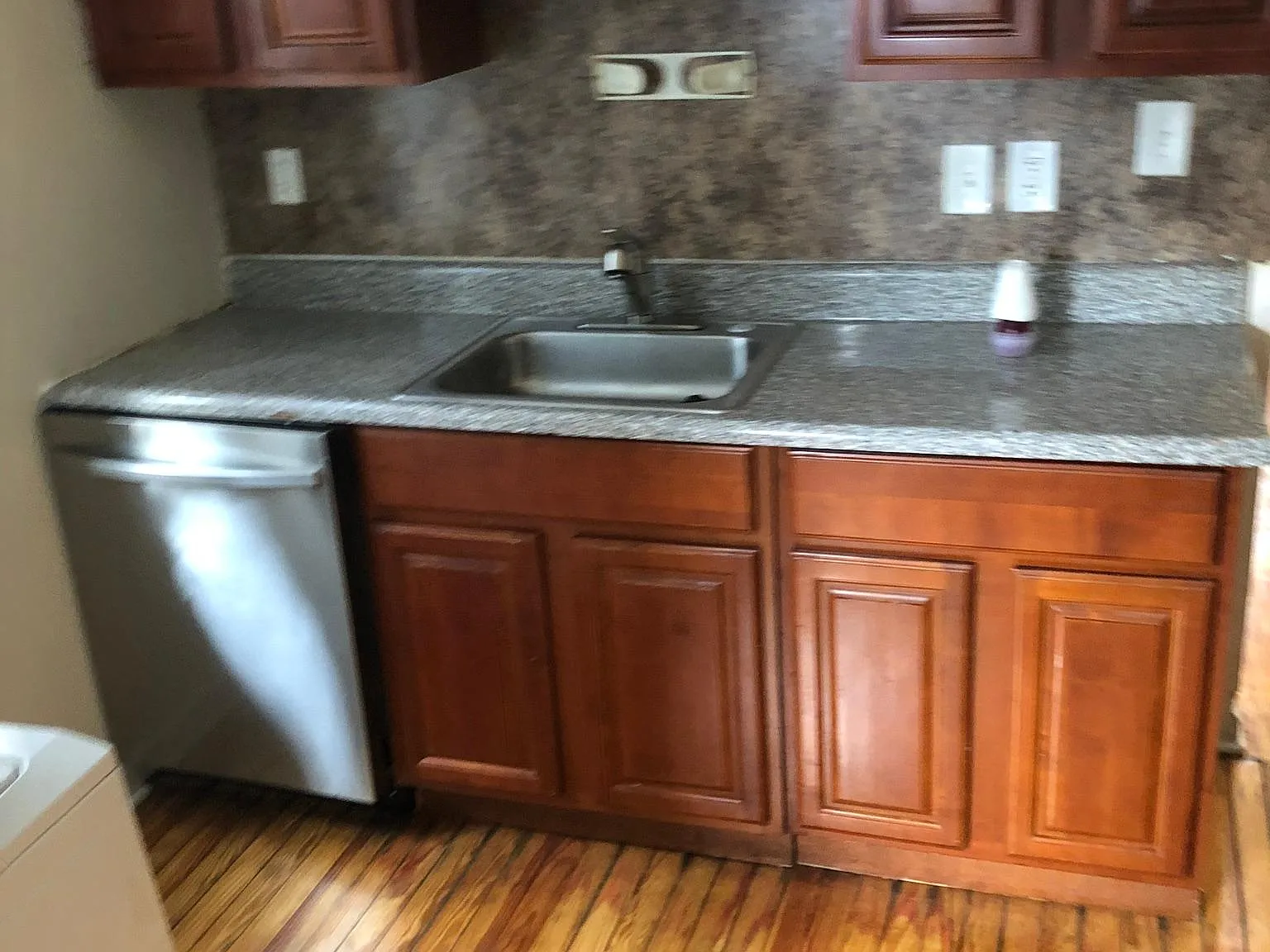 1 bed, 900 sqft, $1,150 — Photo 2